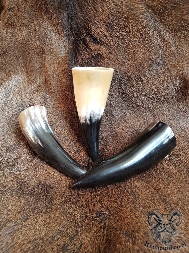 Krampus-Perchten Drinkhoorn, Runderhoorn, ca. 200 ml.