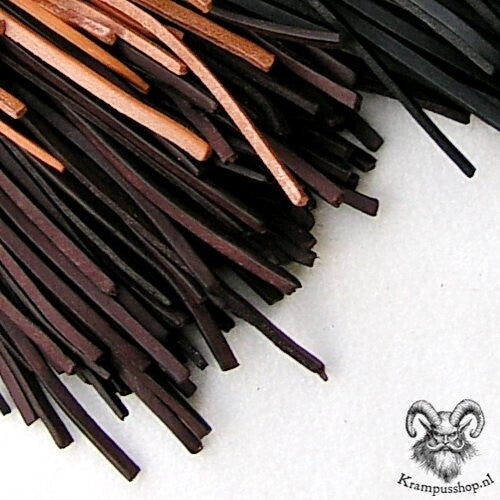 Krampus Leren Koord van massief rundleer, 100 cm lang en 4 x 2 mm dik in zwart