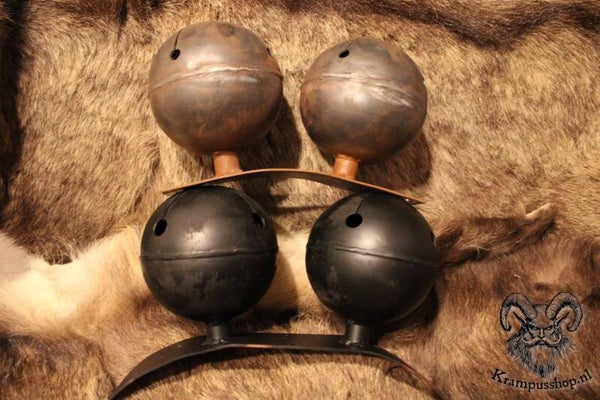 Krampus - Perchten Bellen set zwart metaal van 2 stuks, 12 cm