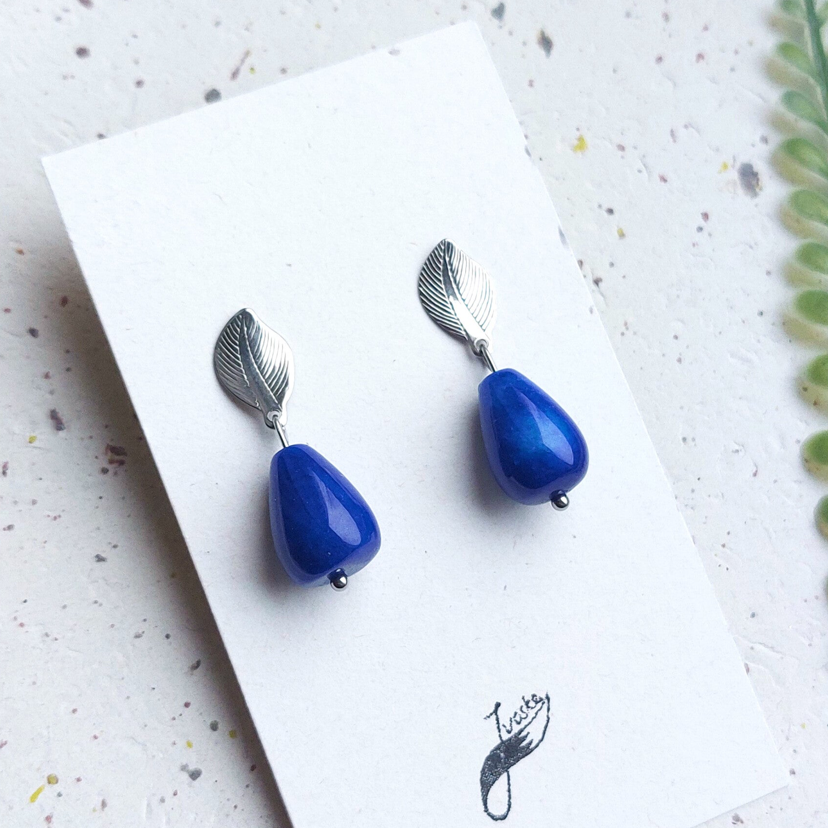 Blaadjes met blauwe Jade zilverkleurig