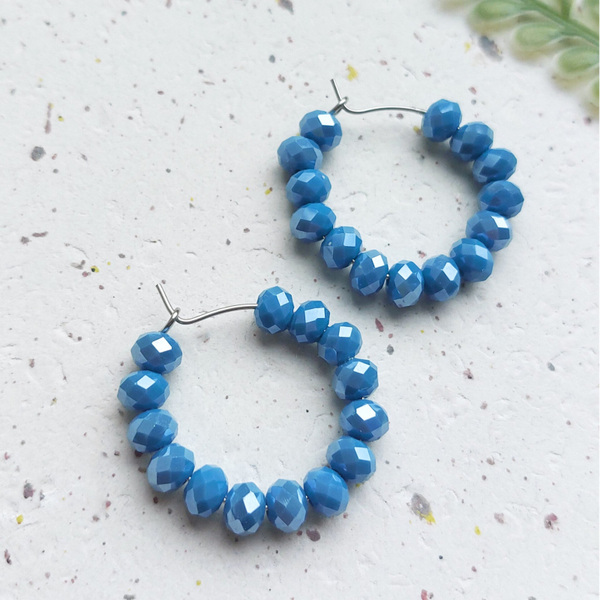 Ringen met kralen glanzend lichtblauw