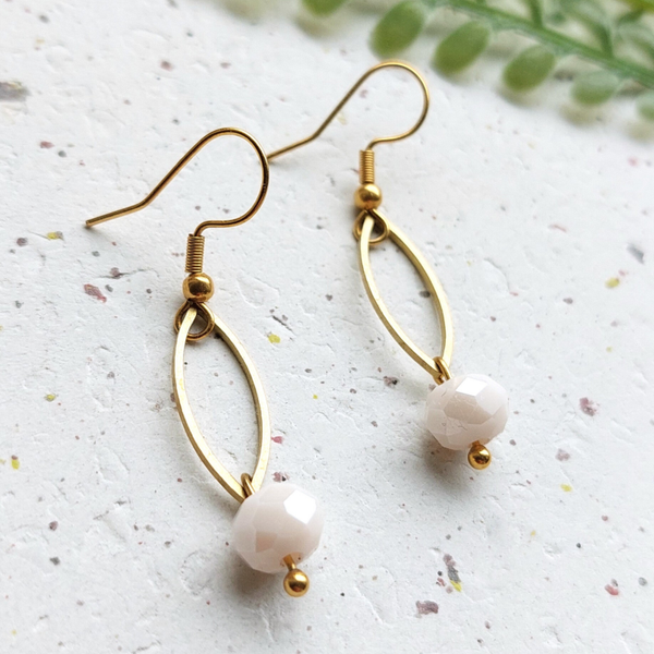 Hanger met glaskraaltje creme