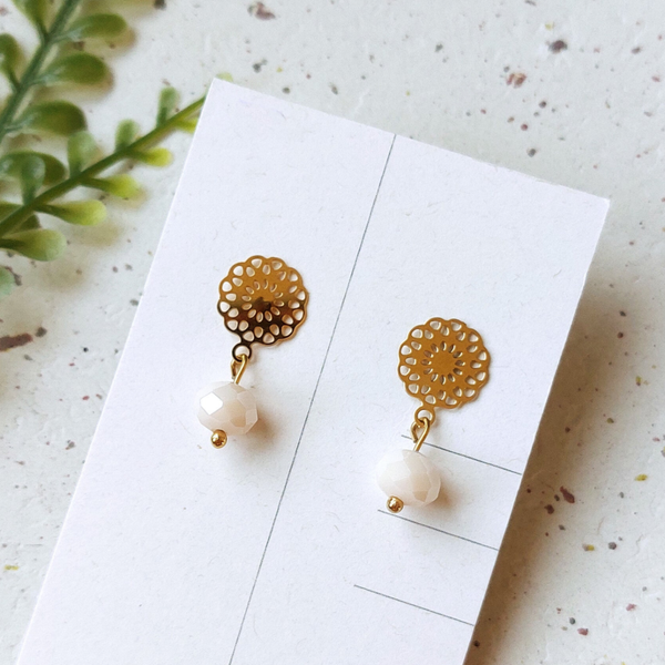 Studs met glaskraaltje creme