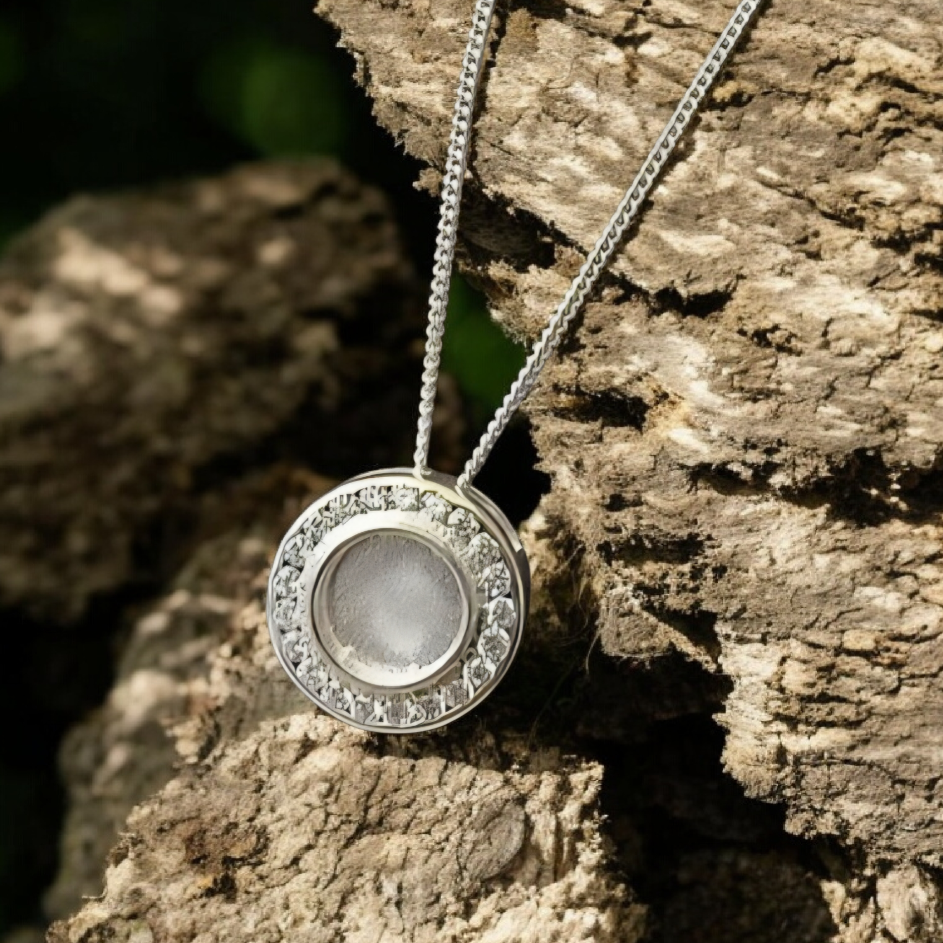 Aura pendant