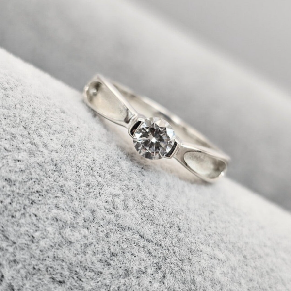 Solitaire ring