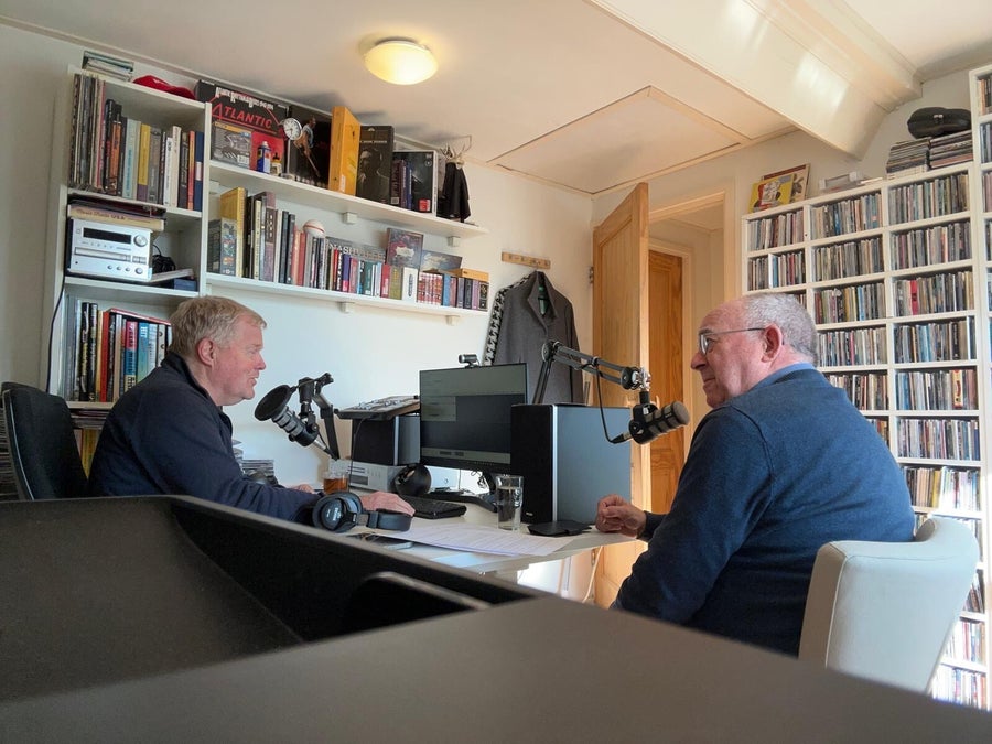 De makers van De Bergse Podcast tijdens een opname