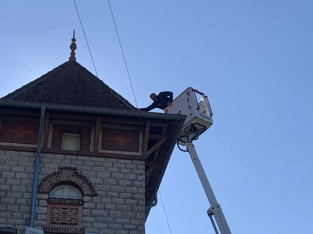 Rénovation de toiture avec nacelle 