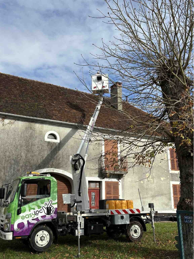 Travaux avec nacelle 
