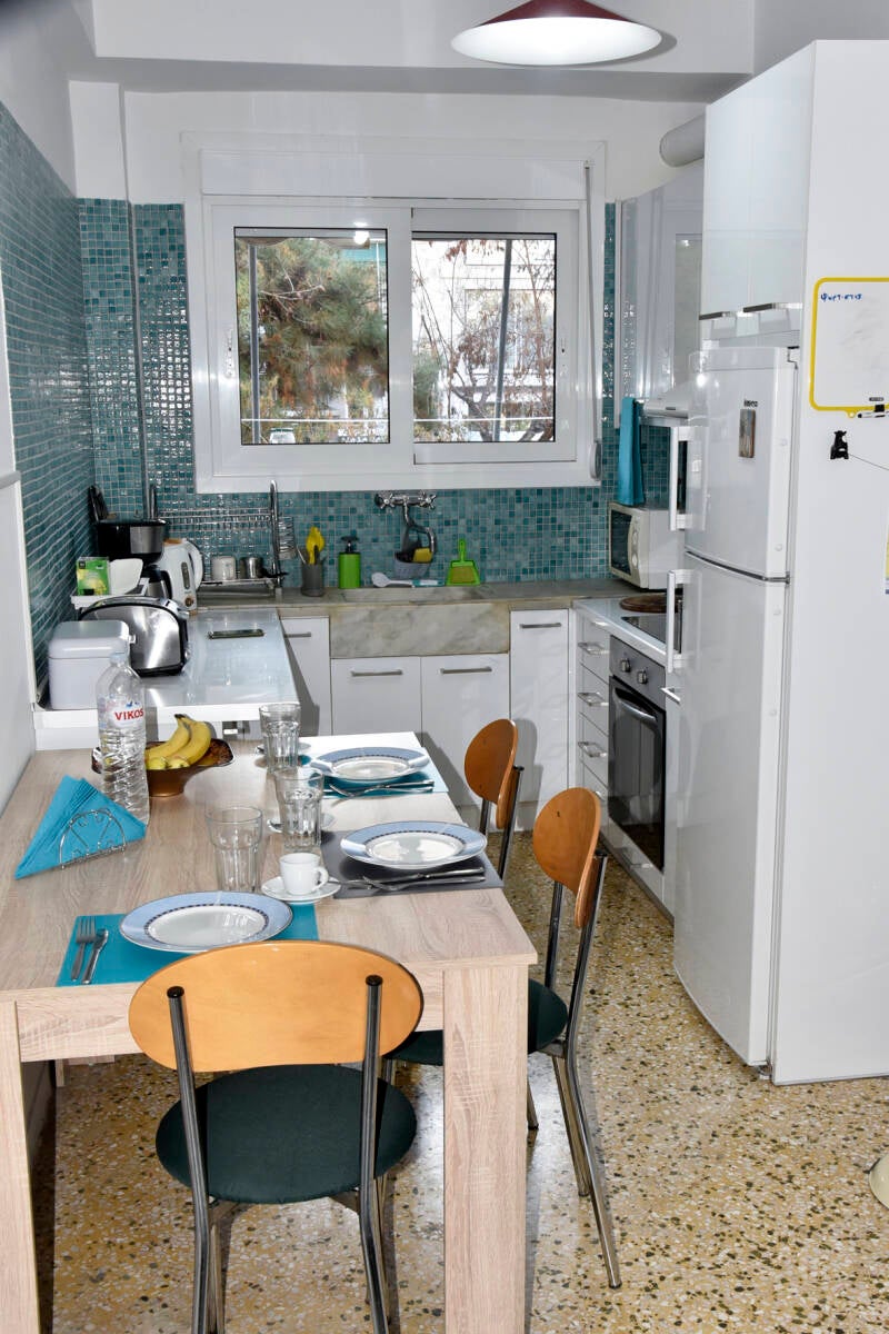 02_apartment-athen-akropolis-balcony-standard.jpg