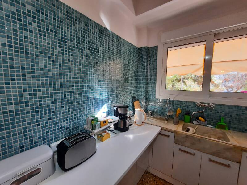 03_apartment-athen-akropolis-balcony-standard.jpg
