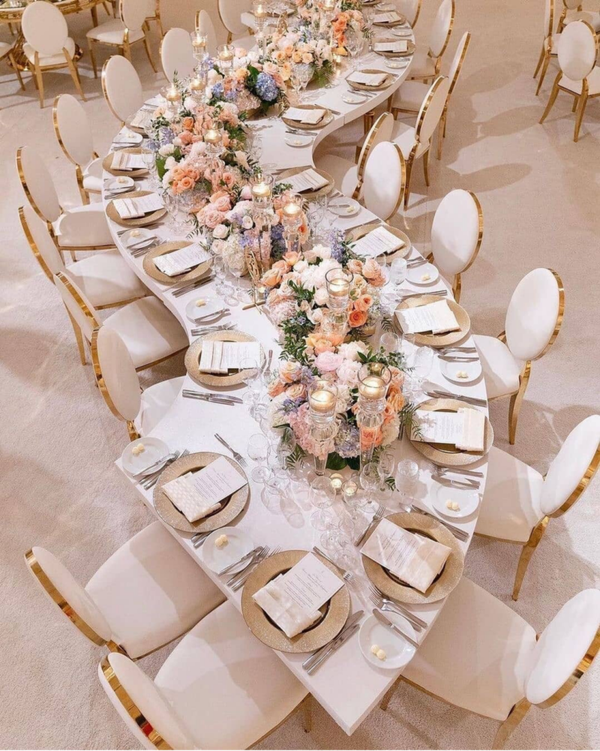 Curvey table /Glass table for vip guest