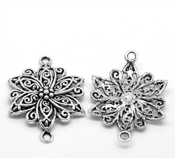 Lot de 8 breloques connecteurs fleur ciselée couleur argenté