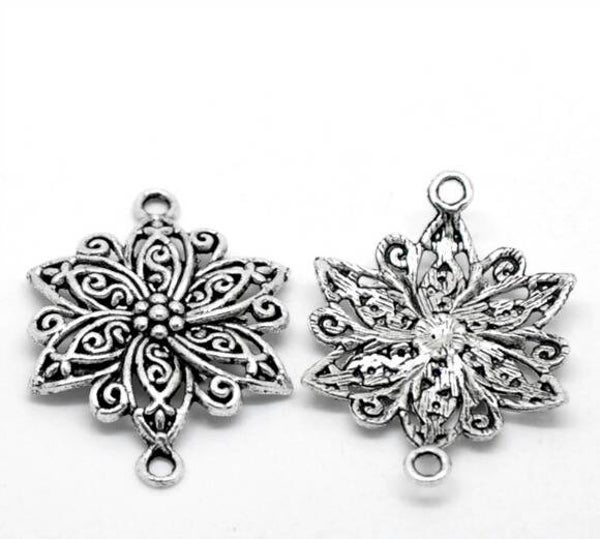 Lot de 8 breloques connecteurs fleur ciselée couleur argenté