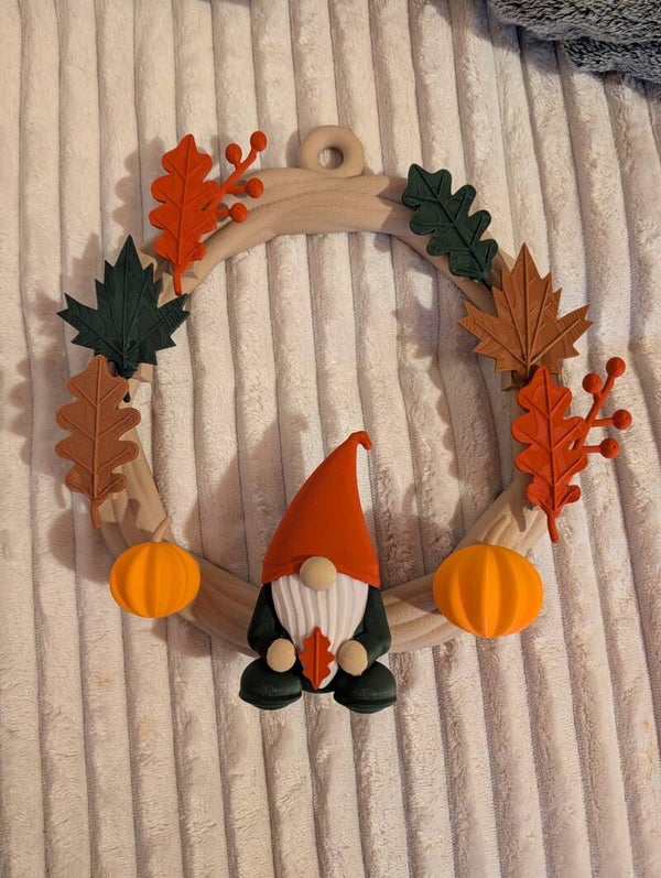 3D-gedruckter Herbstkranz mit Wichtel – Türkranz 30 cm