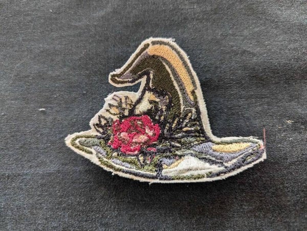 Écusson brodé - Chapeau de sorcière fleuri