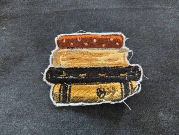 Écusson brodé - Cottagecore - Pile de livres