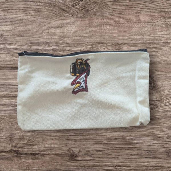 Trousse brodée : Malette et foulard