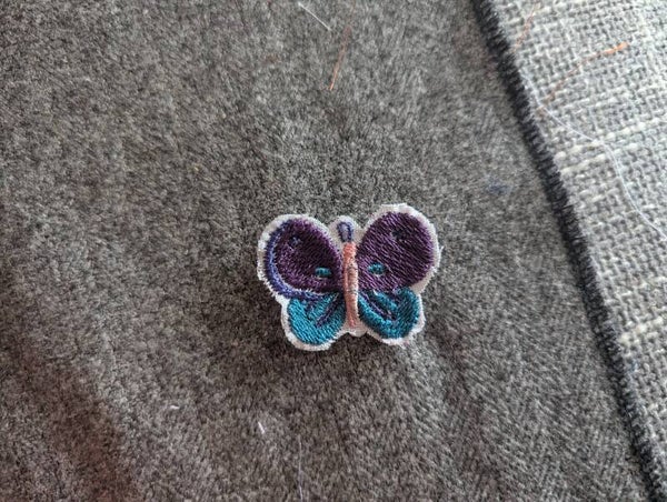 Écusson brodé - Papillon bleu et violet