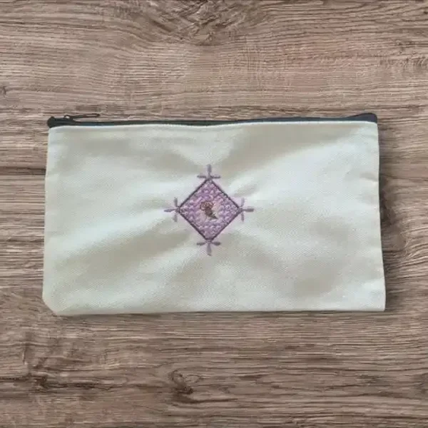 A Repasse Cali (Trousse Brodée)