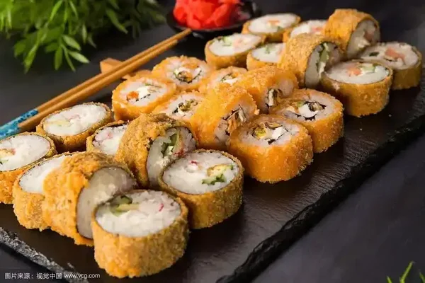 gefrituurde sushi mixen