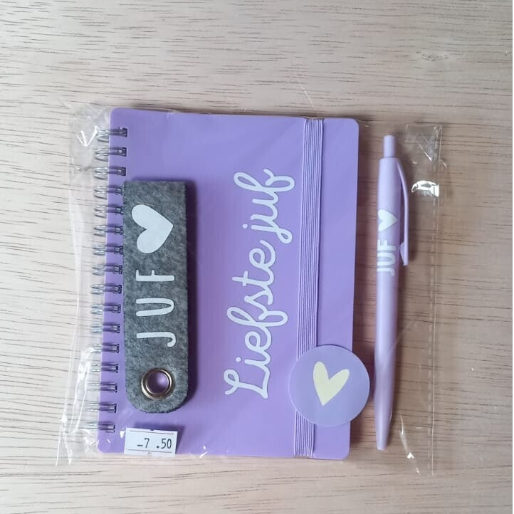 Bedankje voor de juf- Notitieboekje met sleutelhanger en pen