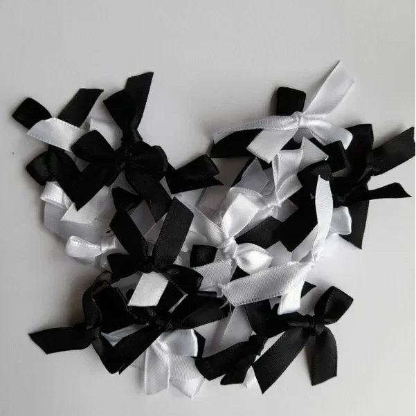 Zwarte en Witte Satijnen Strikjes | 30 stuks