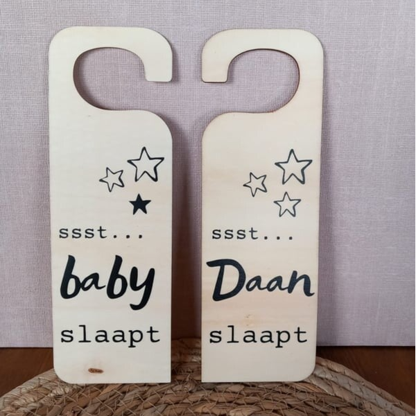 Geboortecadeau - Deurhanger 'Baby slaapt' Geboortecadeau - Deurhanger 'Baby slaapt'