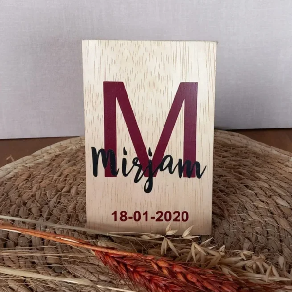 Geboortecadeau - Houten bordje met naam en geboortedatum