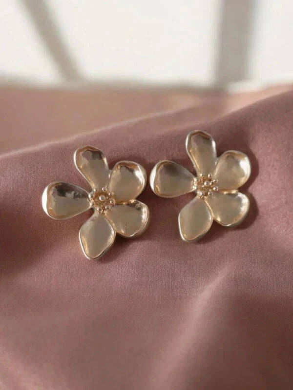 Boucles d’oreilles fleurs nacrées dorées 🌸✨