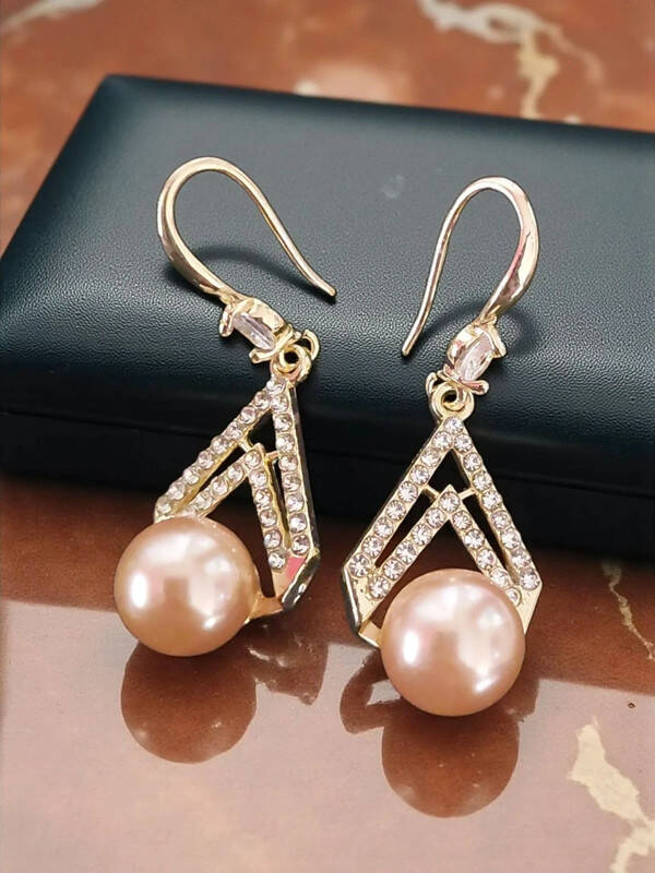 Boucles d'oreilles en perles et pierres scintillantes, élégance raffinée