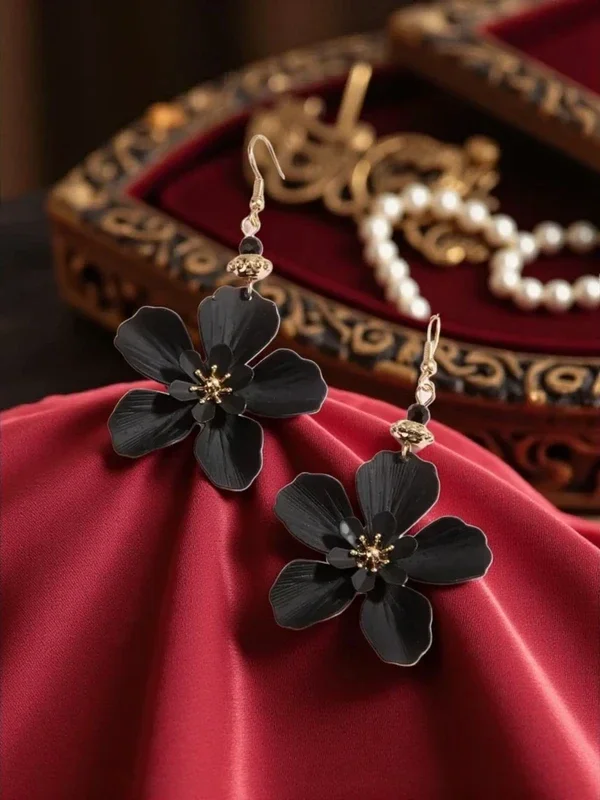 Boucles d’oreilles Fleur Noire Dorée