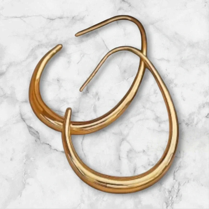 Boucles d’Oreilles Créoles Ovales Dorées – Minimalisme Chic & Moderne
