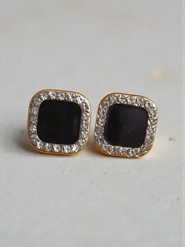 Boucles d’Oreilles Carrées Noir & Strass – Élégance Chic et Intemporelle