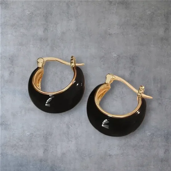 Créoles Émail Noir & Finition Dorée – Élégance Intemporelle