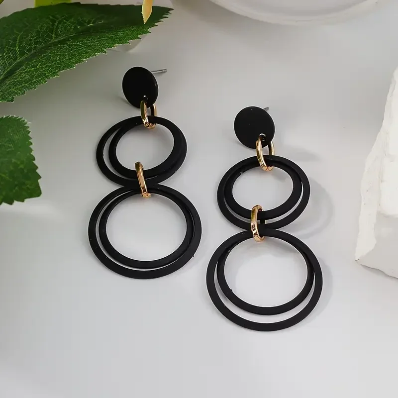 Boucles d’oreilles géométriques noires et dorées – Élégance moderne et minimaliste