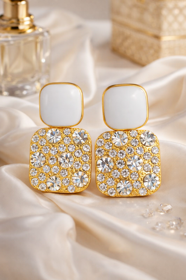 Boucles d’oreilles dorées cristal blanc – élégance chic et lumière raffinée
