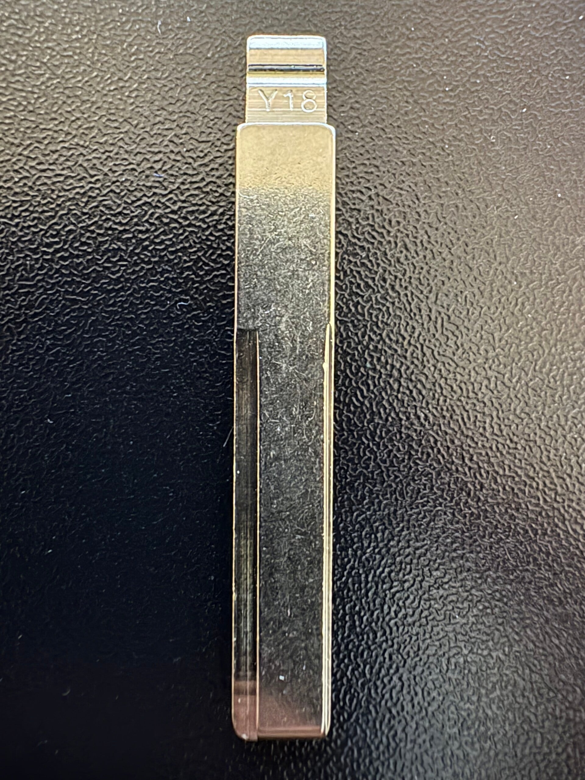 Keydiy KD Xhorse Lame de clé à distance universelle Hyundai/Opel HU43