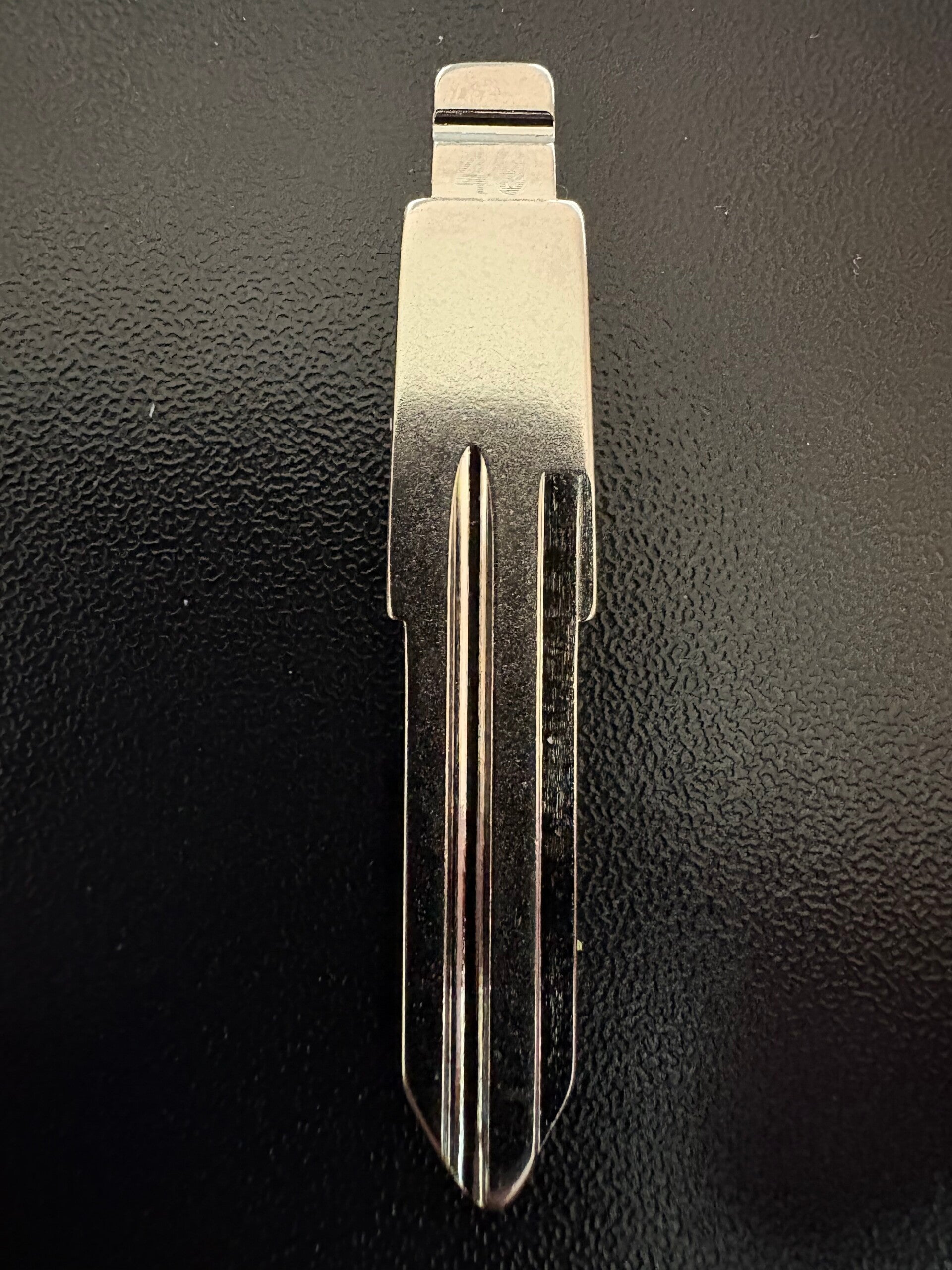 Keydiy KD Xhorse Lame de clé à distance universelle HU46 Opel (emplacement gauche) N°49