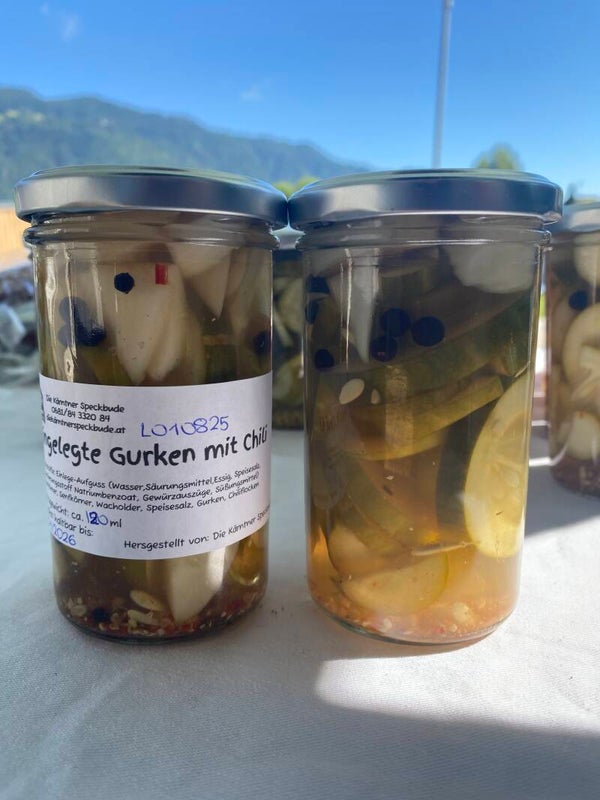 Eingelegte Gurken mit Chili