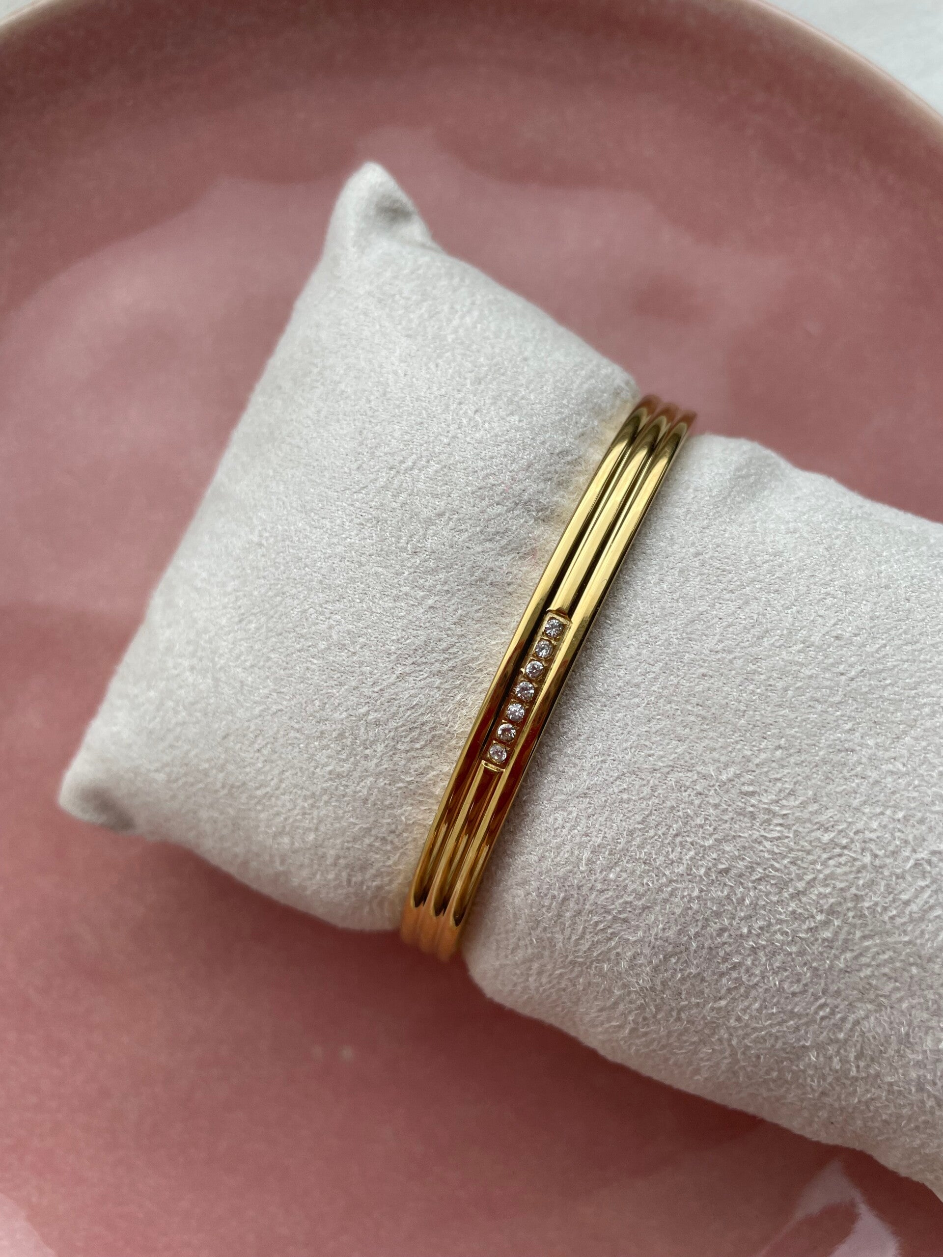Bangle diamond gold