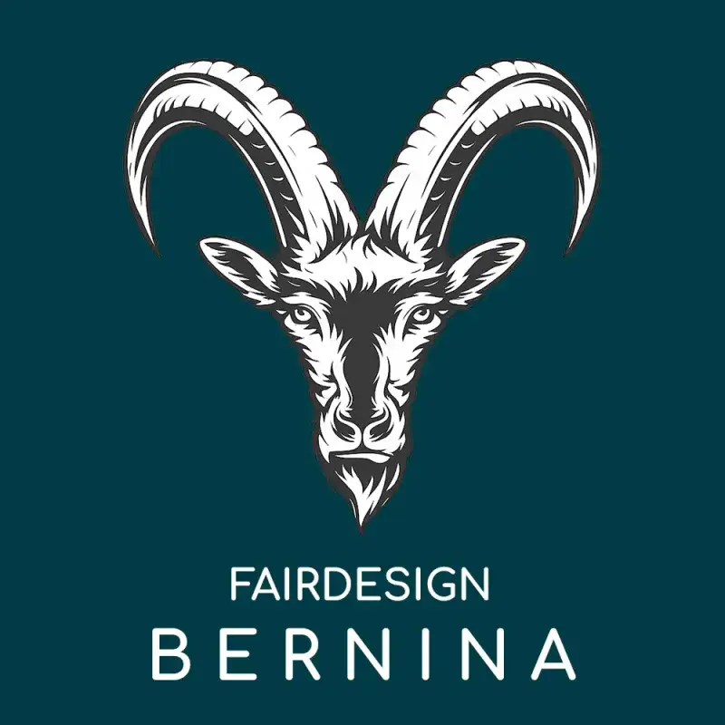 Logo von Fairdesign Bernina Ein illustrierter Steinbockkopf über dem Schriftzug 'FAIRDESIGN BERNINA' auf dunkelblauem Grund – Webdesign und Grafik für Pontresina und das Puschlav.