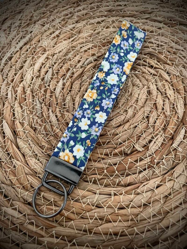 Porte clés dragonne petites fleurs bleu