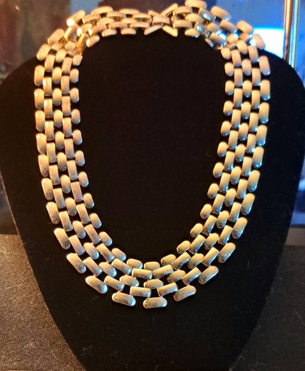 Moderately weighted gold tone thick chain link necklace