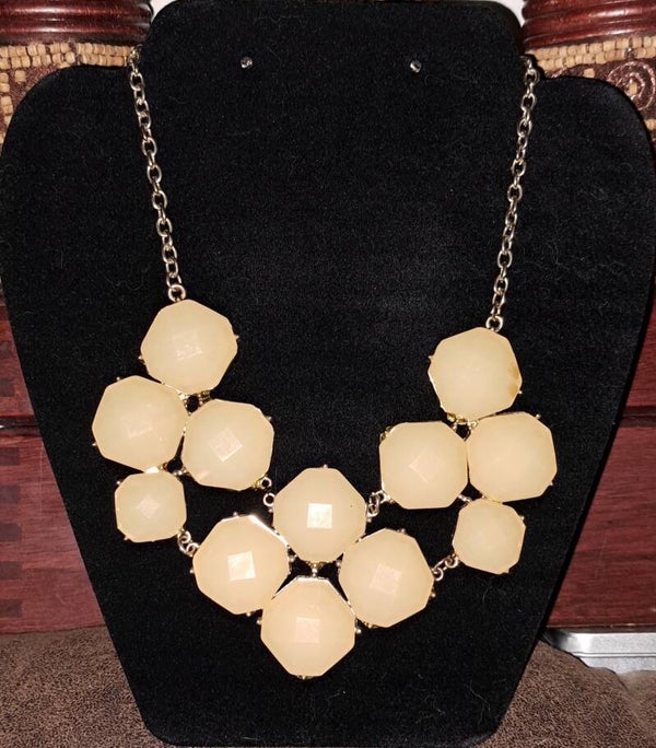 Vintage Gold Tone and Faceted Yellow Resin 15 to 18 Inch Adjustable Bib Necklace with Clasp