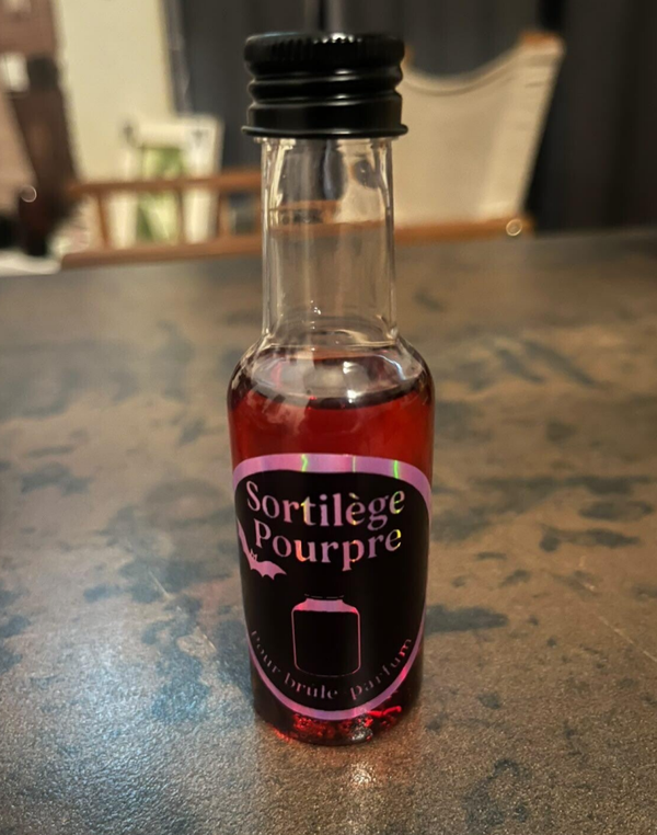 🔴 Sortilège Pourpre – Huile parfumée pour brûle-parfum