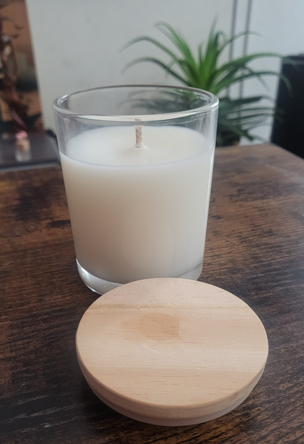 "Halo Clair Fleuri" – Bougie Parfumée 230 ml avec couvercle bois