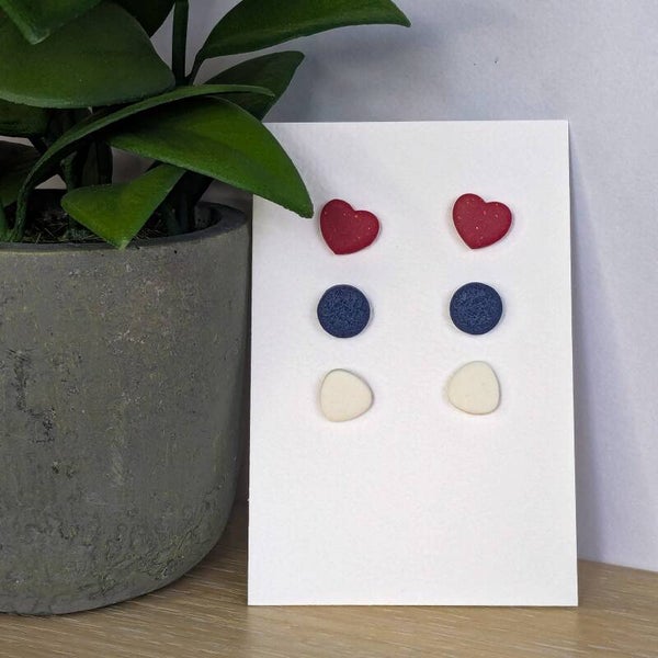 oorstekers 3 paar (rode hartjes, blauw en wit)