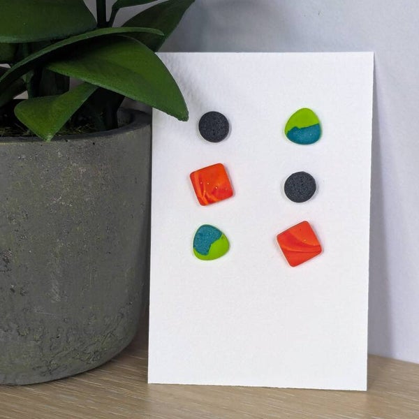 oorstekers (oranje vierkantjes, zwart en groen)