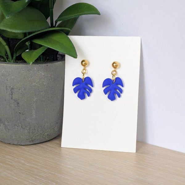 Blaadjes marineblauw met knopje