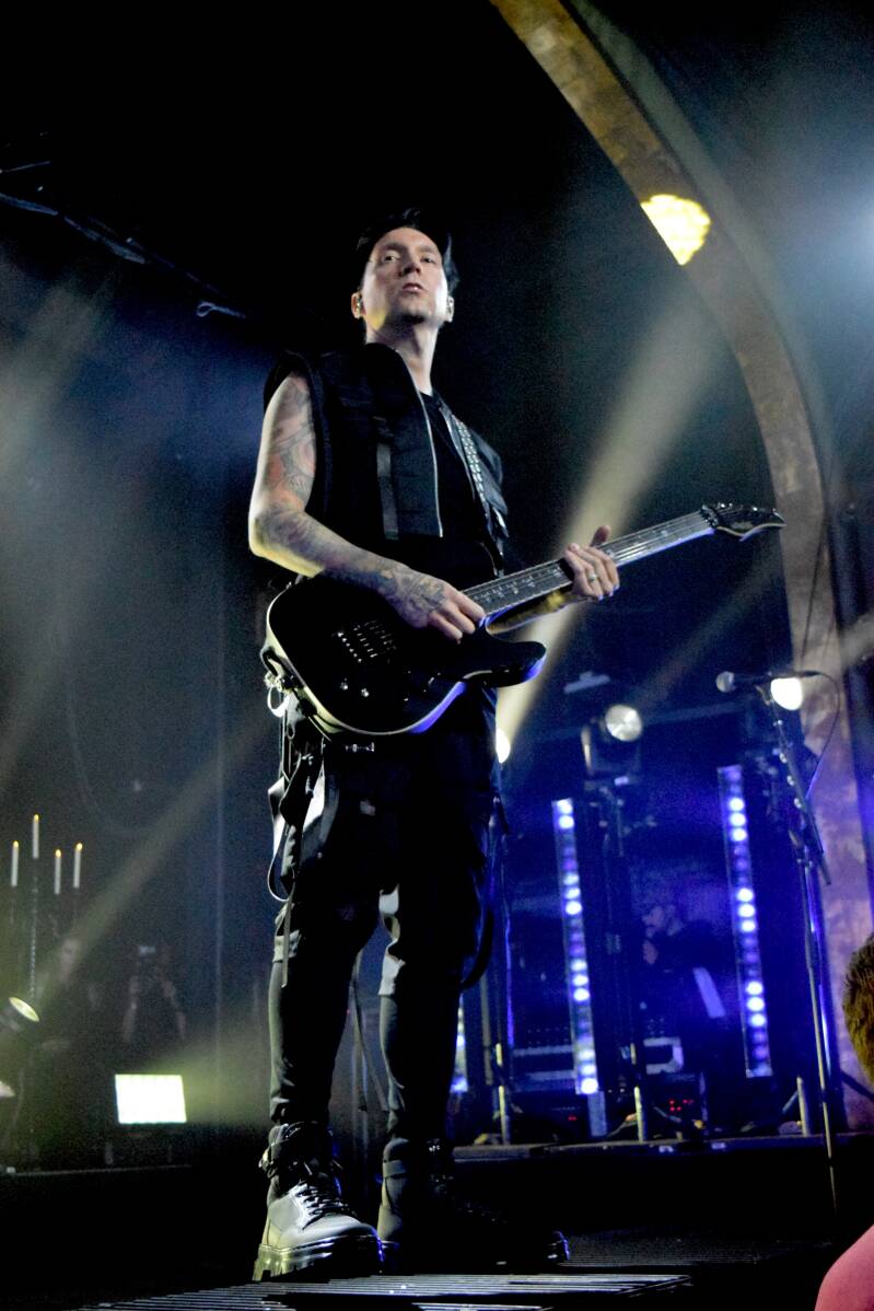 blackveilbrides-phx-082726-theshowwithdc-2-standard.jpg